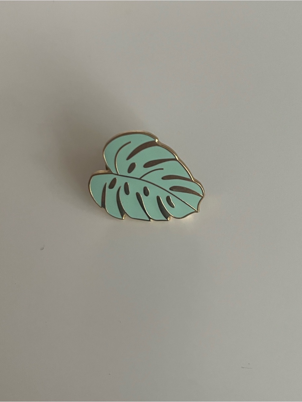 Hemleva Monstera Leaf Enamel Pin - Women's Jewelry